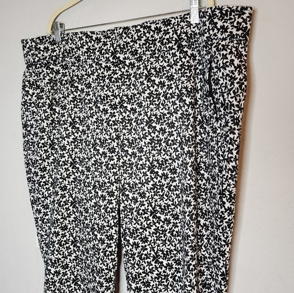 Lane Bryant Allie Black White Floral Pull on Stretch pants. Women's plus size 28 - Picture 11 of 15